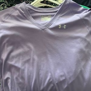 Under armour semi fitted v neck